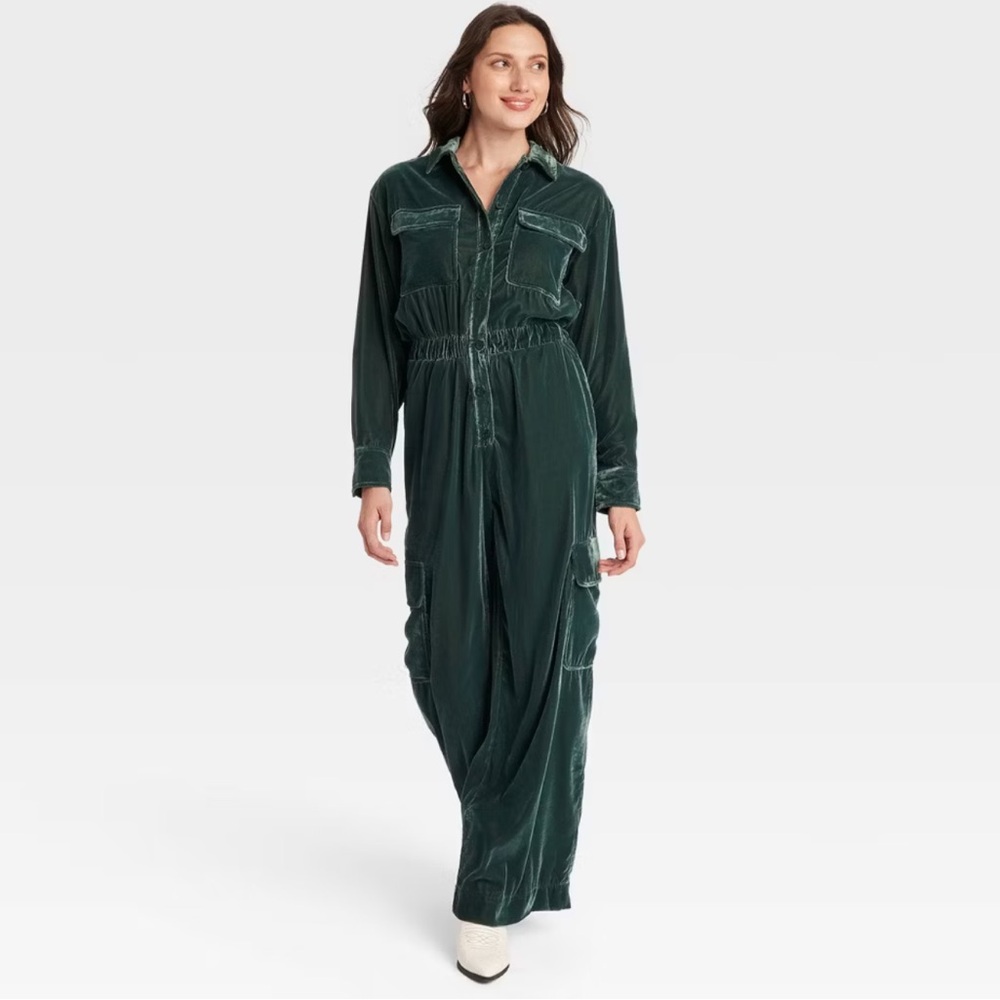 Universal Thread Deep Green Velvet Long-Sleeve Cargo Jumpsuit size 6
